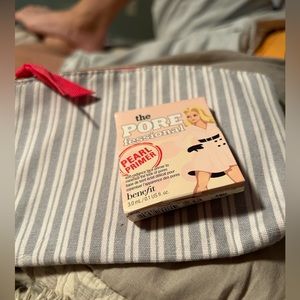 Pearl primer, makeup bag